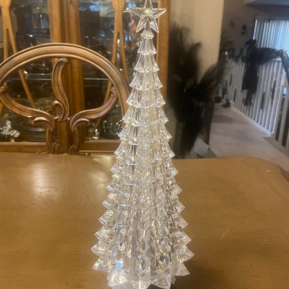 Tahari Home LED Lighted Christmas Tree. - Picture 1 of 4